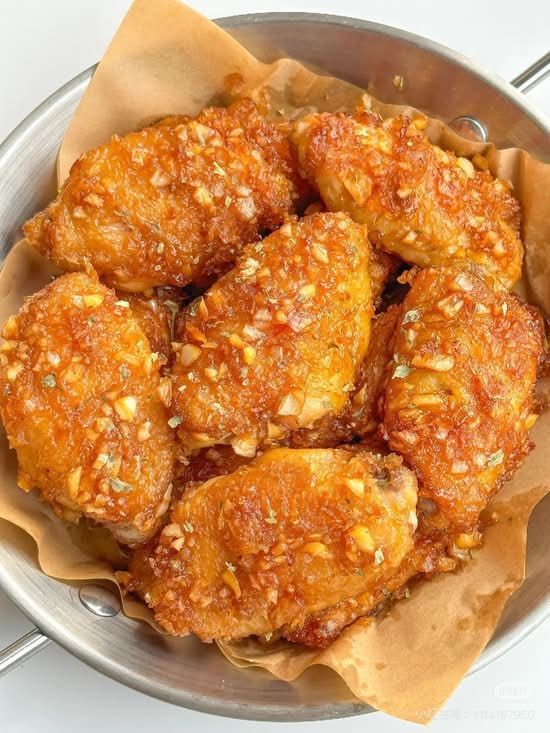 Crispy Garlic Honey Chicken Wings / 蒜蜜炸鸡中翅（小孩最爱）